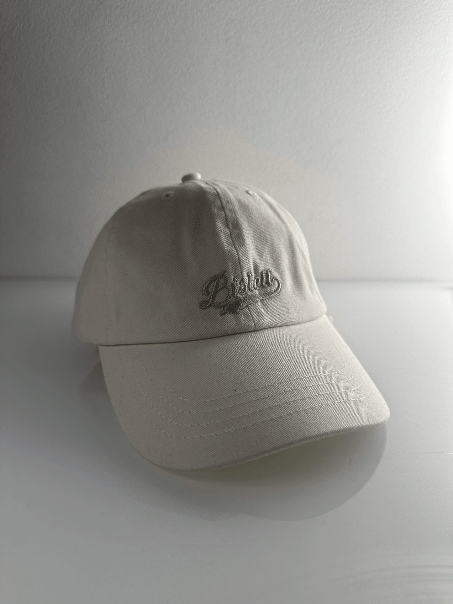 Caps - Off White med Bislett